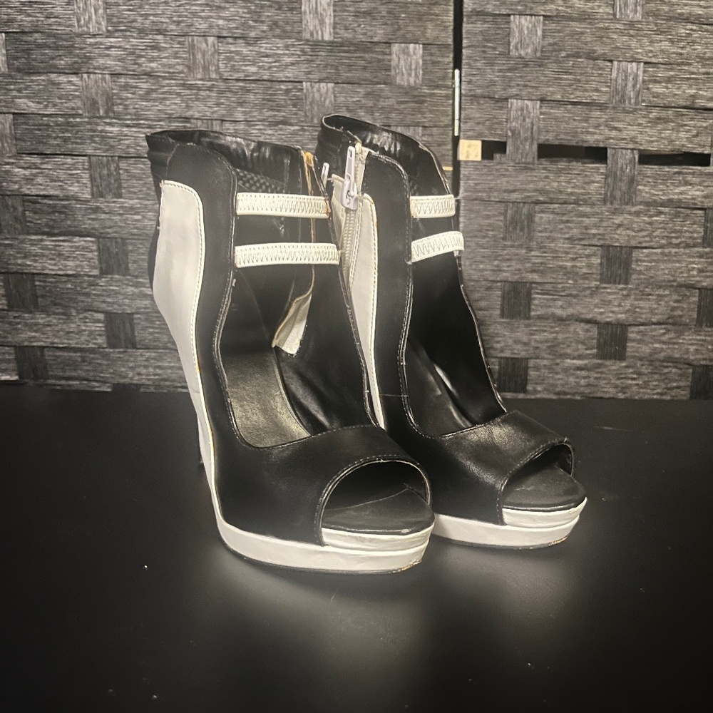 Beau + Ashe Black & White Platform Peep‑Toe Heels
